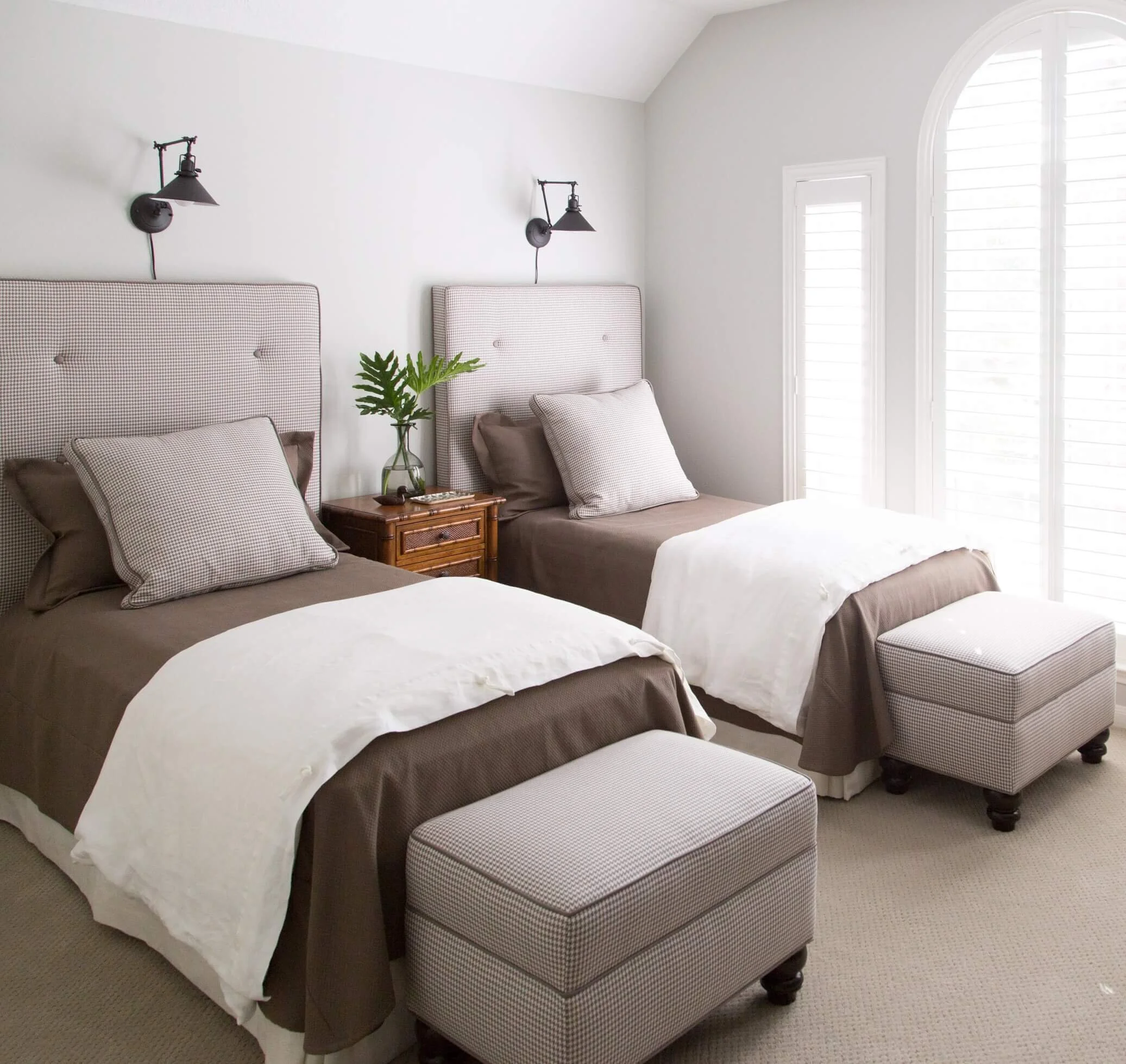 Guest bedroom 2024 with twin beds